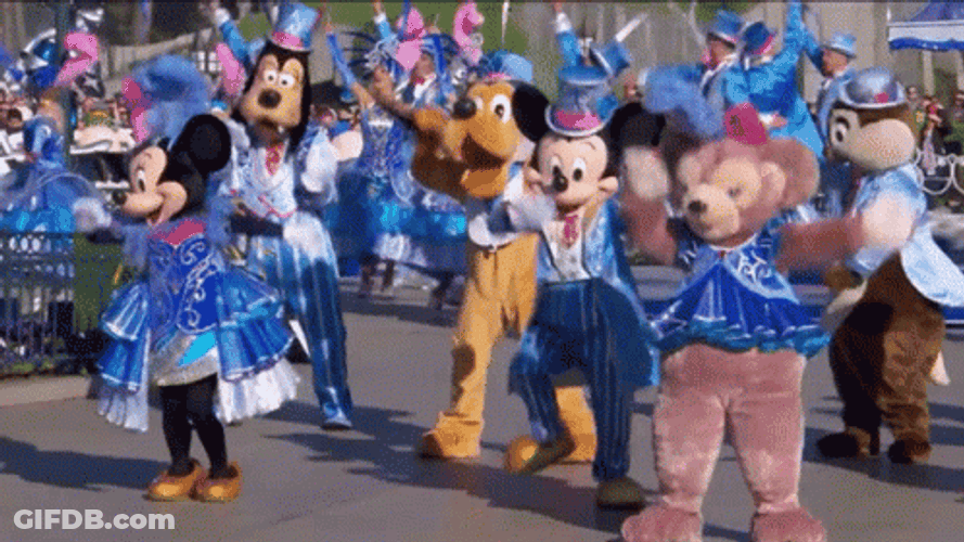 Mickey y amigos bailando